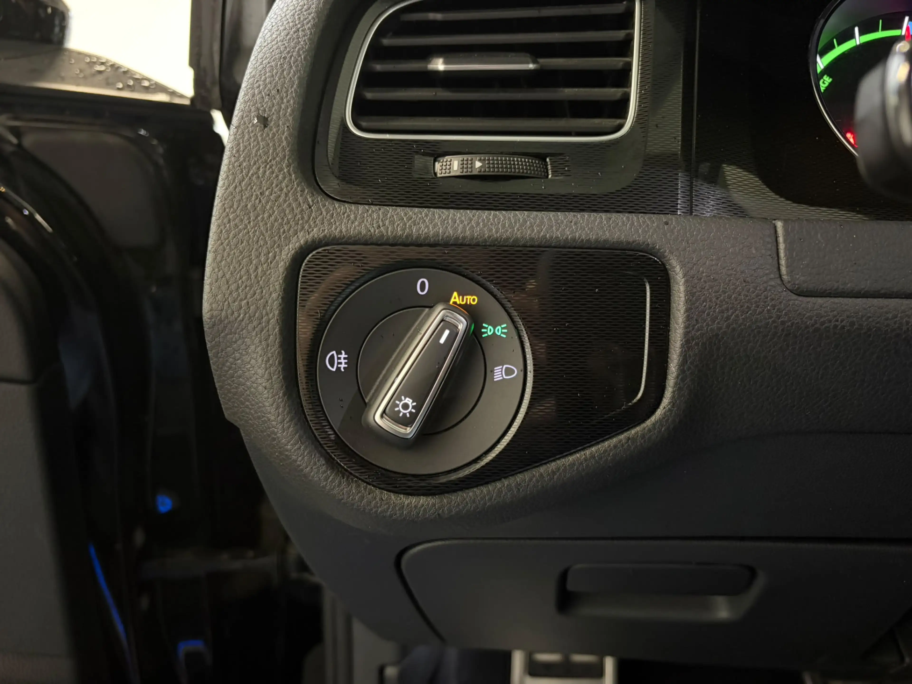 Volkswagen Golf GTE 1.4 TSI — photo 8