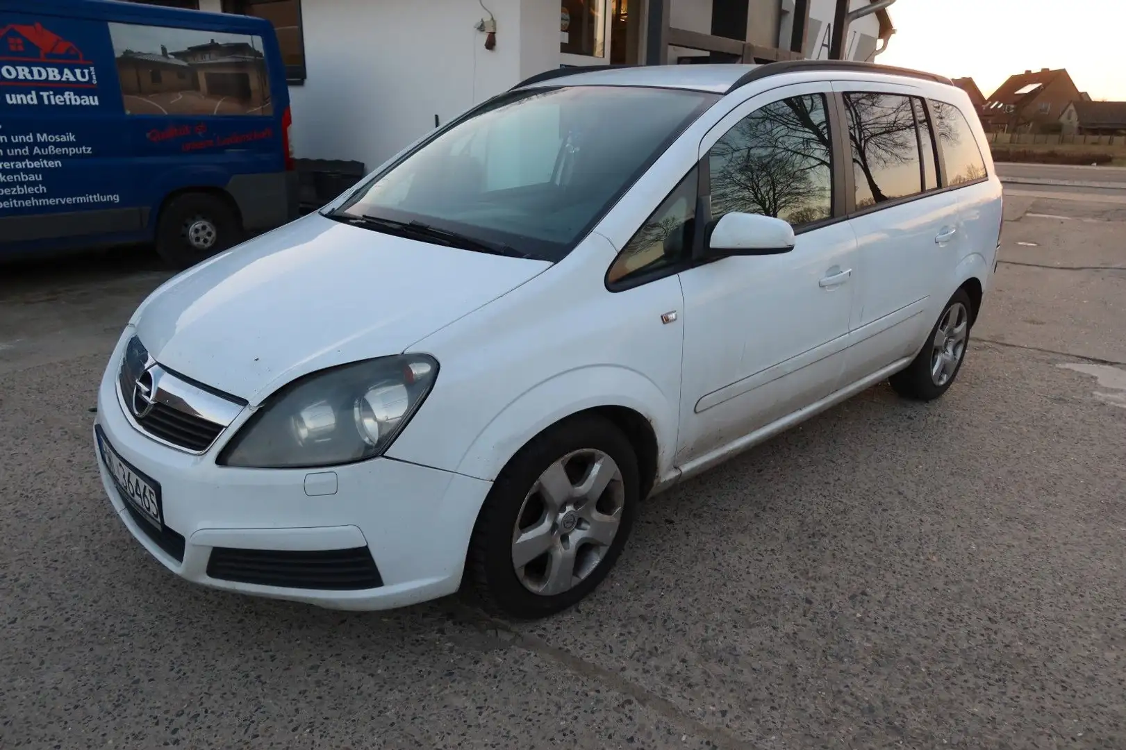 Opel Zafira 1.9 CDTI Edition 74kW polnische Zulassung Bílá - 1