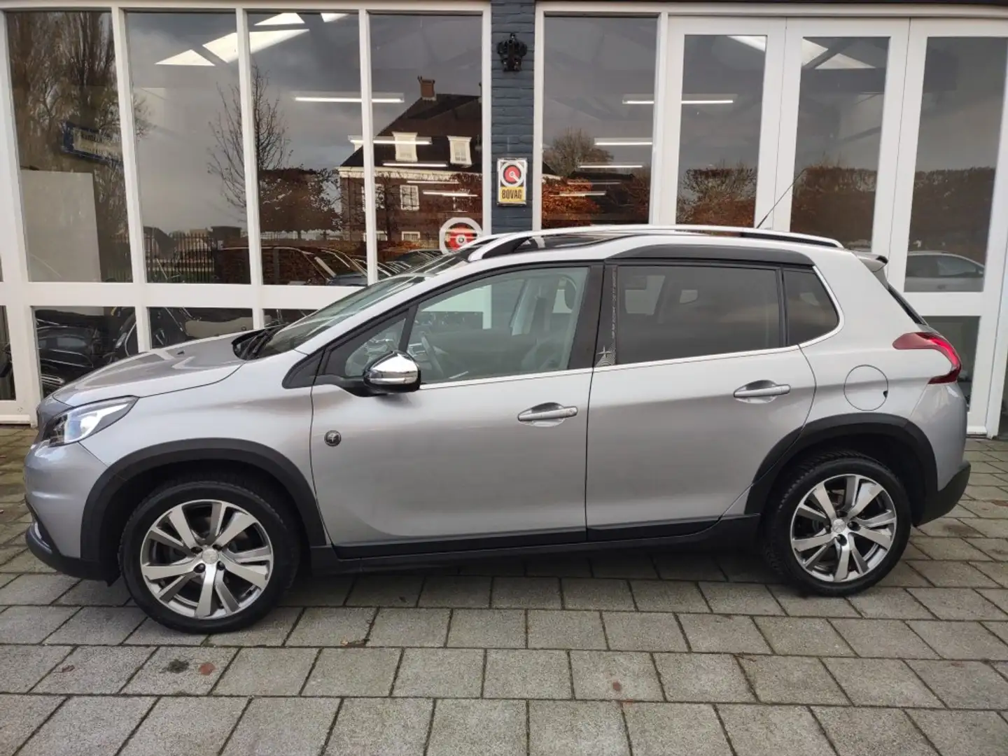 Peugeot 2008 ALLURE CROSSWAY 1.2 PURE-TECH AUTOMAAT LEDER Gris - 2