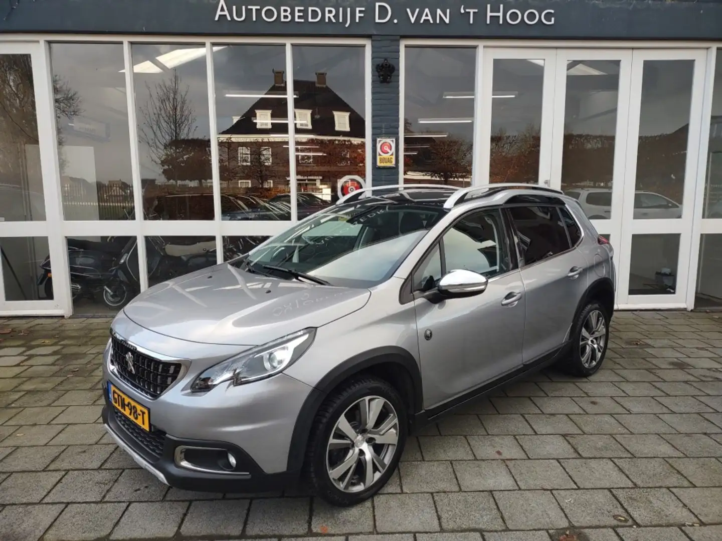 Peugeot 2008 ALLURE CROSSWAY 1.2 PURE-TECH AUTOMAAT LEDER Gris - 1