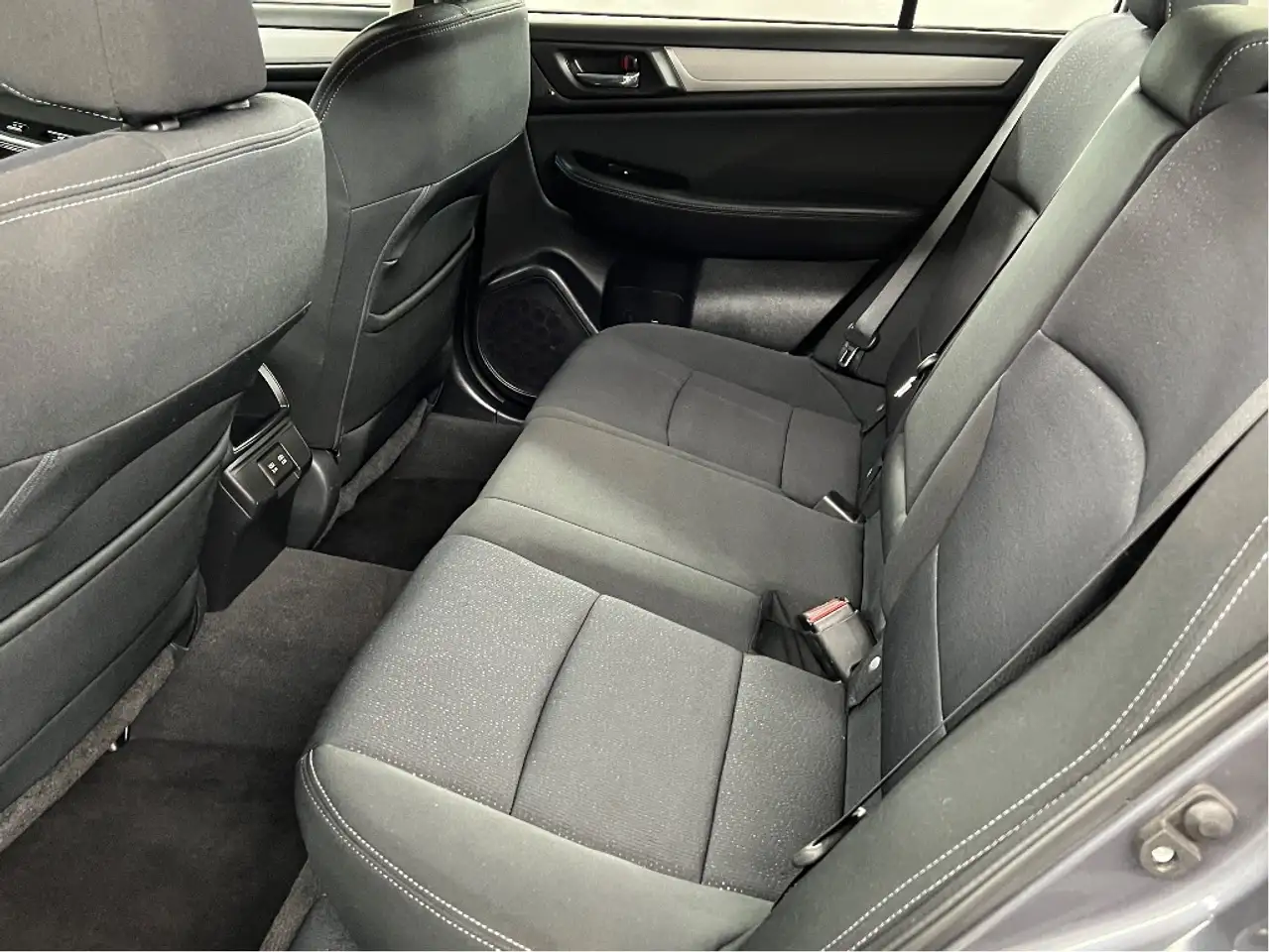 Subaru Legacy снимка Subaru Legacy
