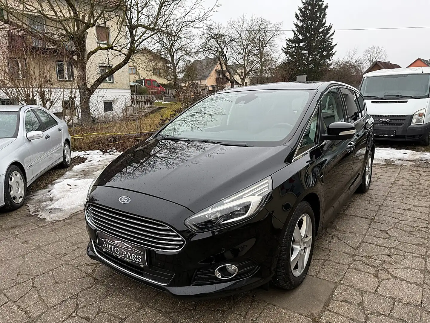 Ford S-Max S-MAX Titanium 2.0 TDCi-1.BESITZ-SPURHALTE-ANHÄ... Schwarz - 1
