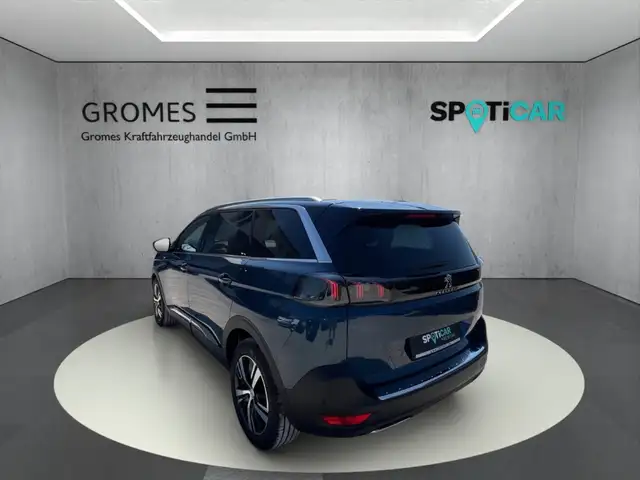 Peugeot 5008 view 5