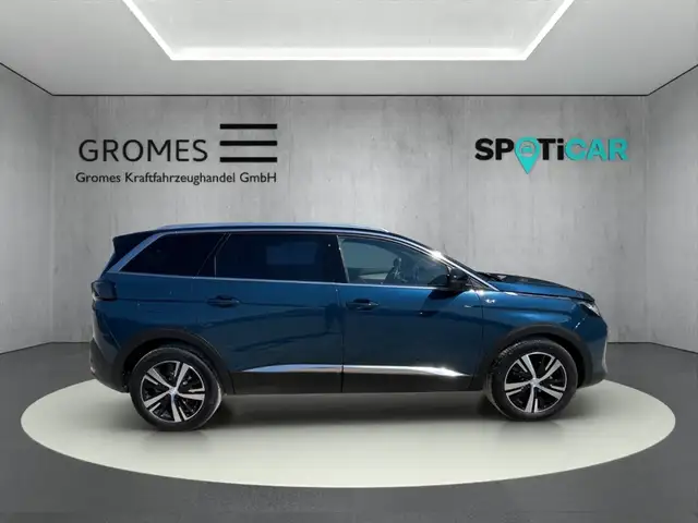 Peugeot 5008 view 2