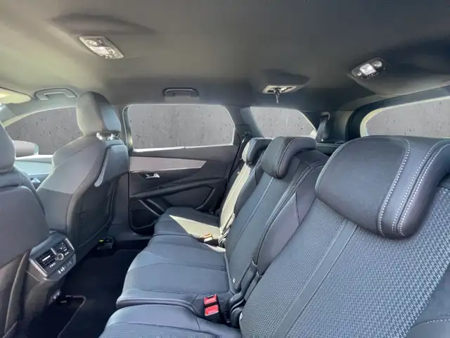 Peugeot 5008 view 8