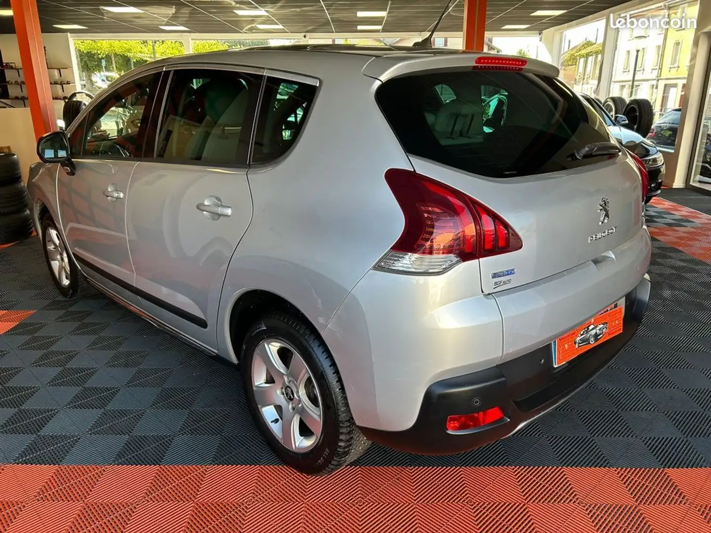 Peugeot 3008 Phase II Pack ALLURE GRIP CONTROL 1.6 HDI 120 cv Garantie 12 mois - 2