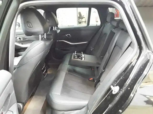 BMW 3 Series view 13