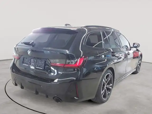BMW 3 Series view 4
