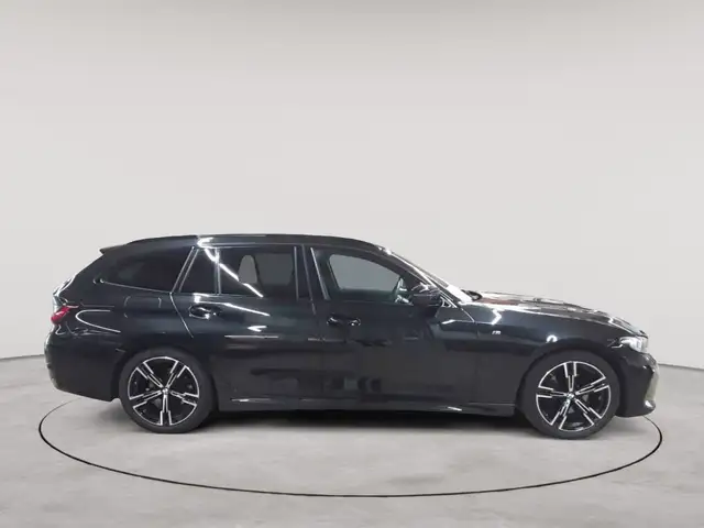 BMW 3 Series view 3