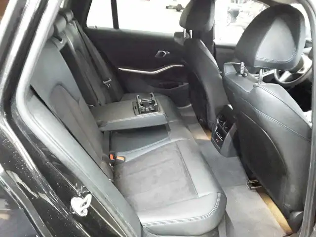 BMW 3 Series view 14