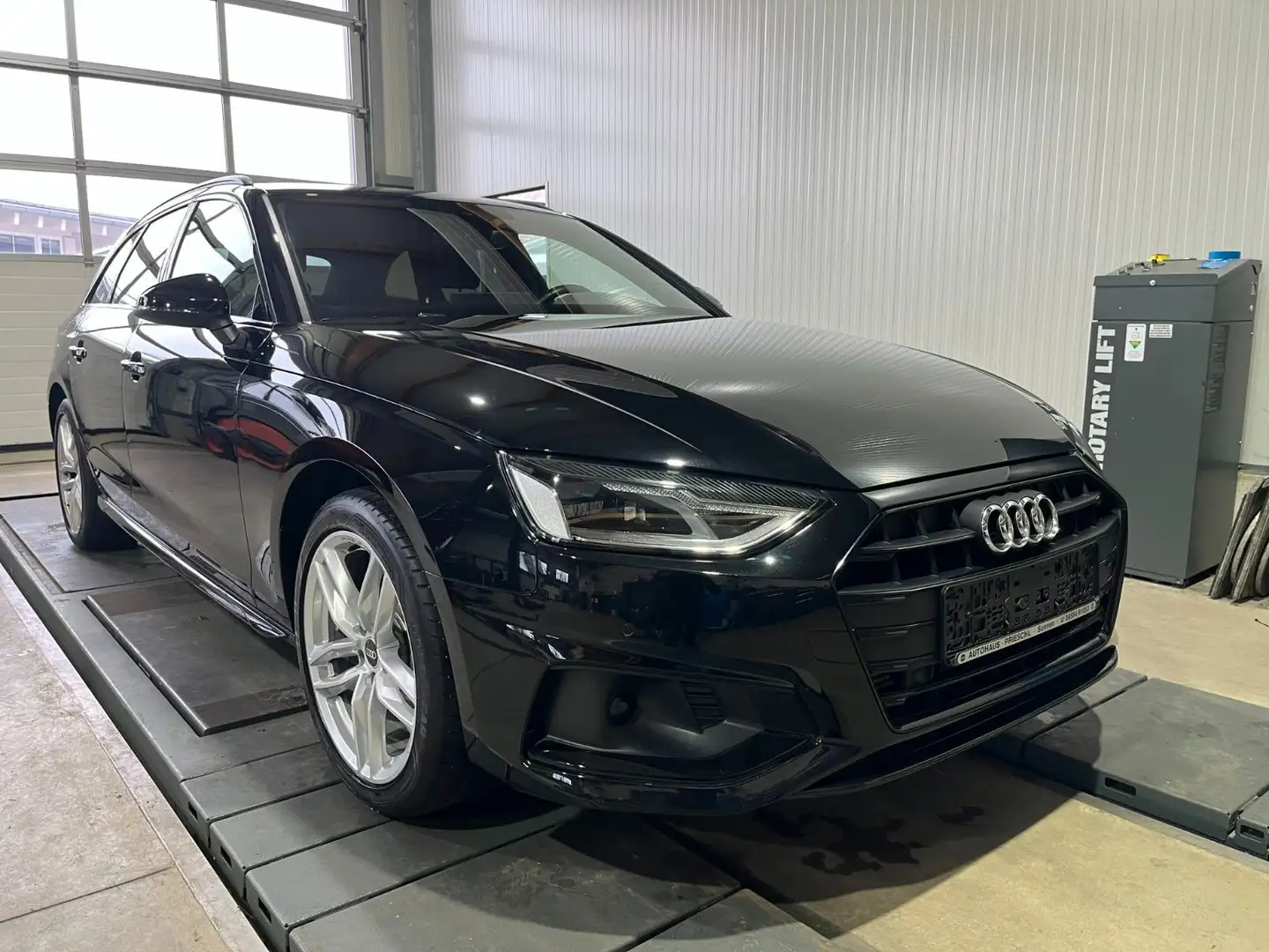 Audi A4 Avant TFSI S tro advanced/ACC/AHK/Leder/Navi Zwart - 1