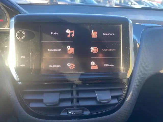 Peugeot 2008 view 11