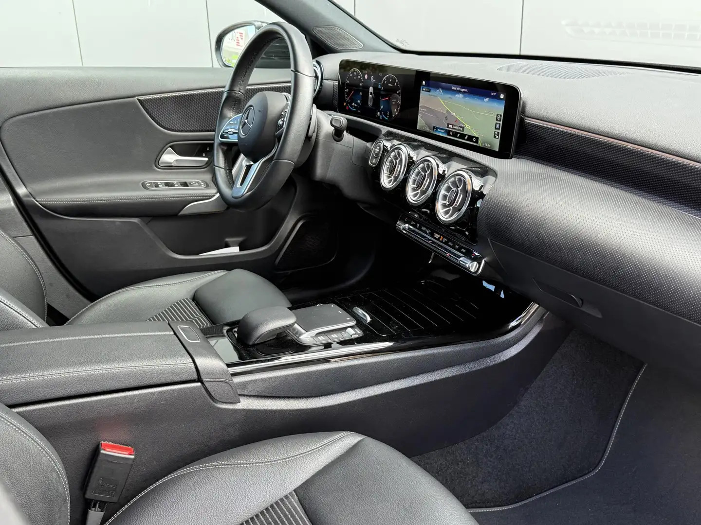 Mercedes-Benz A 180 A Luxury Line Negro - 2