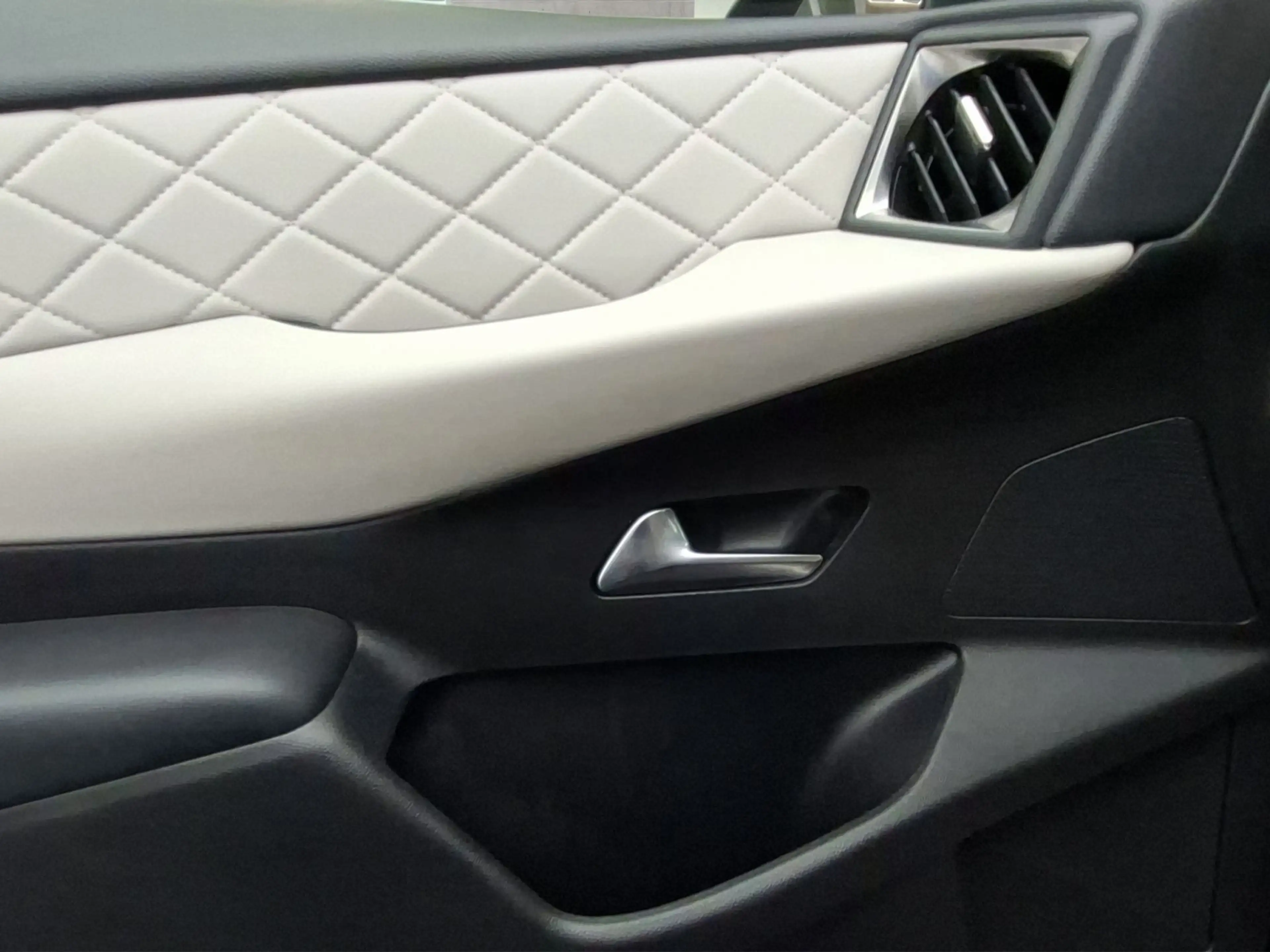 DS Automobiles DS 3 3 Crossback E-Tense Elektromotor So Chic — photo 12
