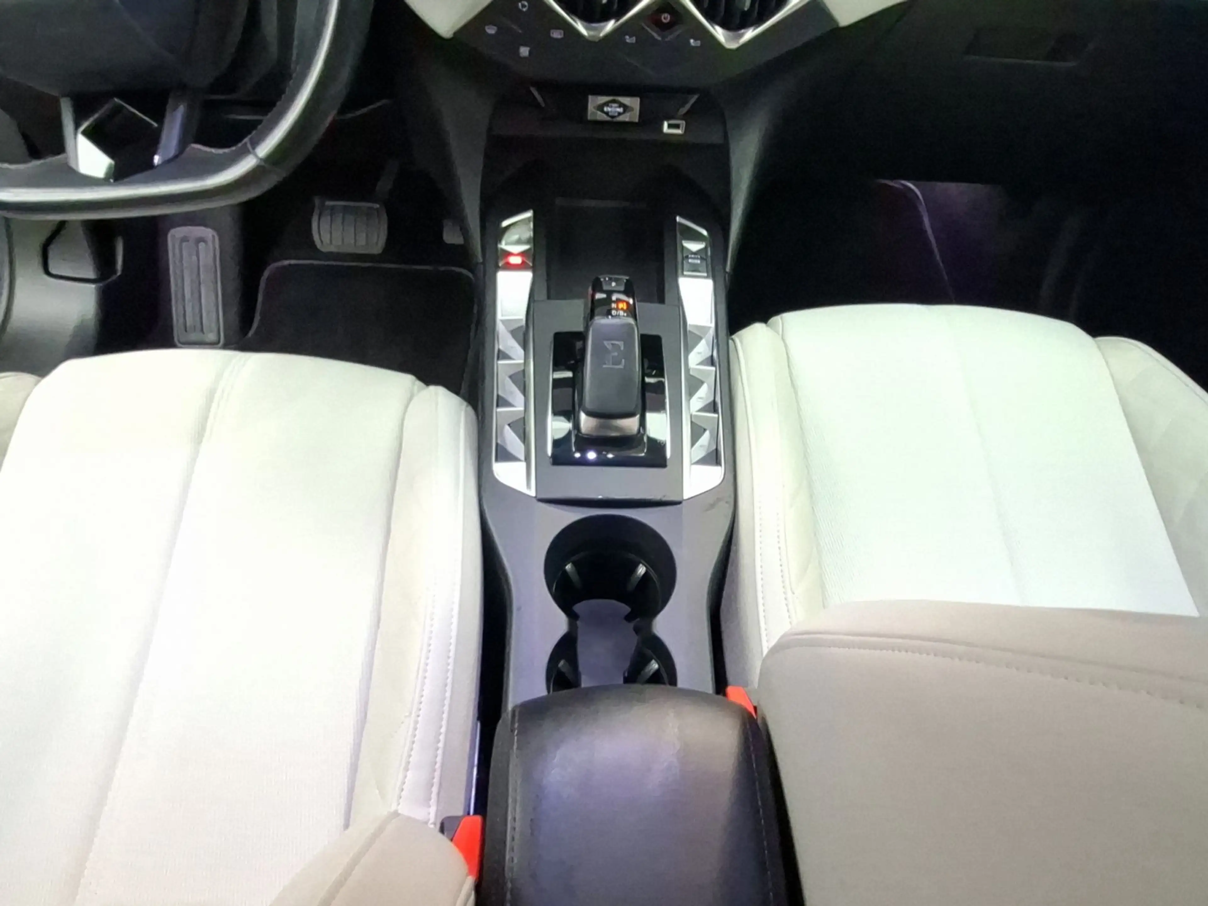 DS Automobiles DS 3 3 Crossback E-Tense Elektromotor So Chic — photo 15