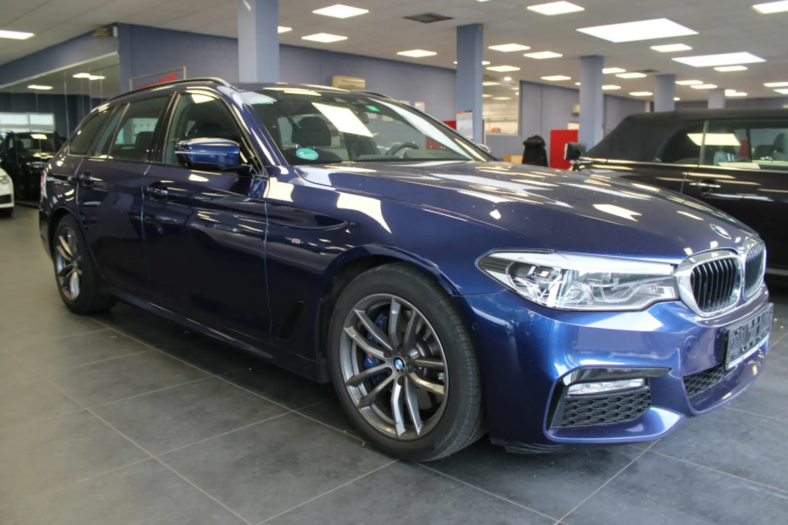 BMW 530 530d Toruing M-Sport Aut. - 360° - Ahk. Blauw - 1