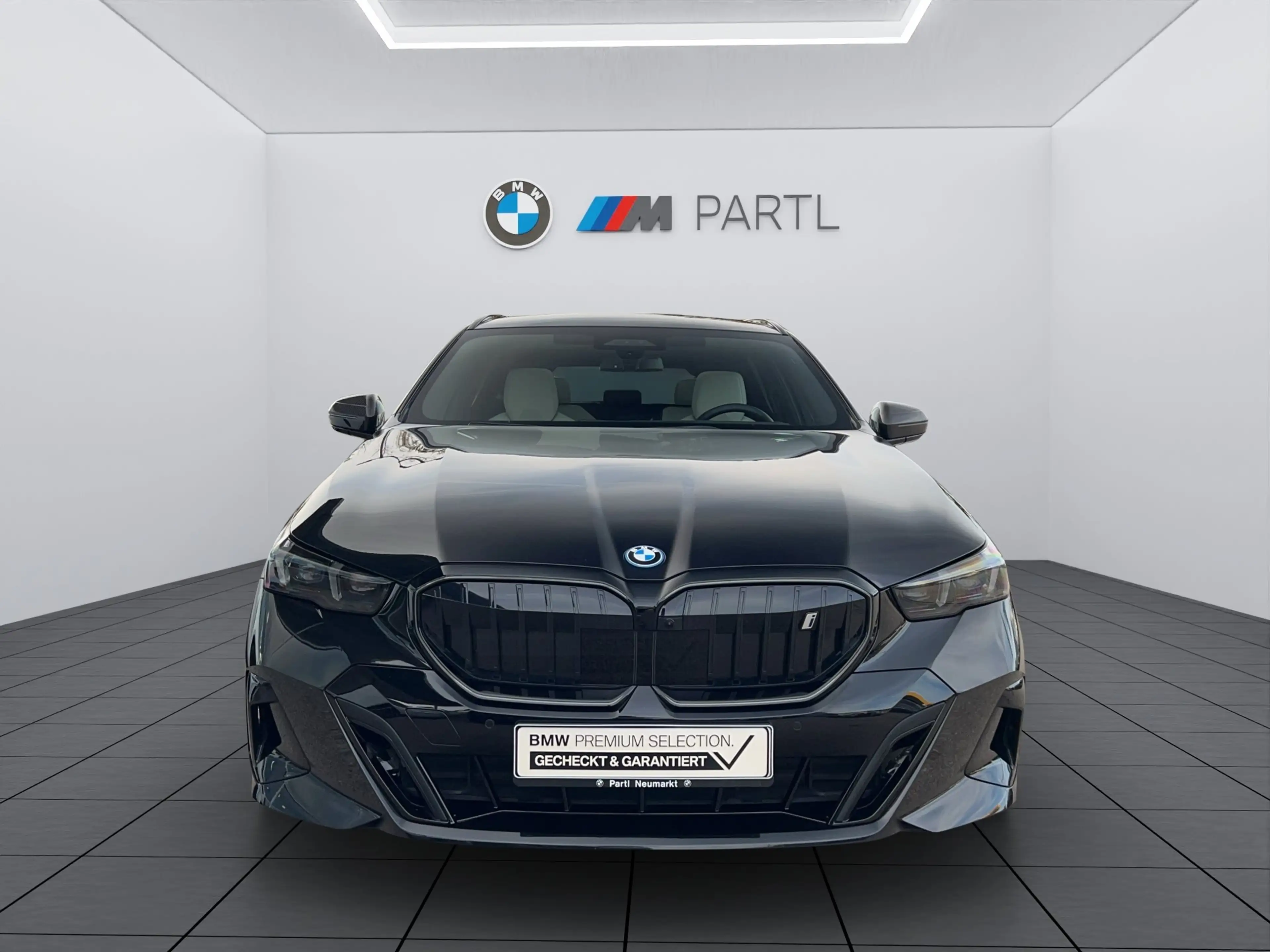 BMW i5 xDrive40 Touring M-Pro Carbon AUTOBAHNASSIST AHK — photo 2