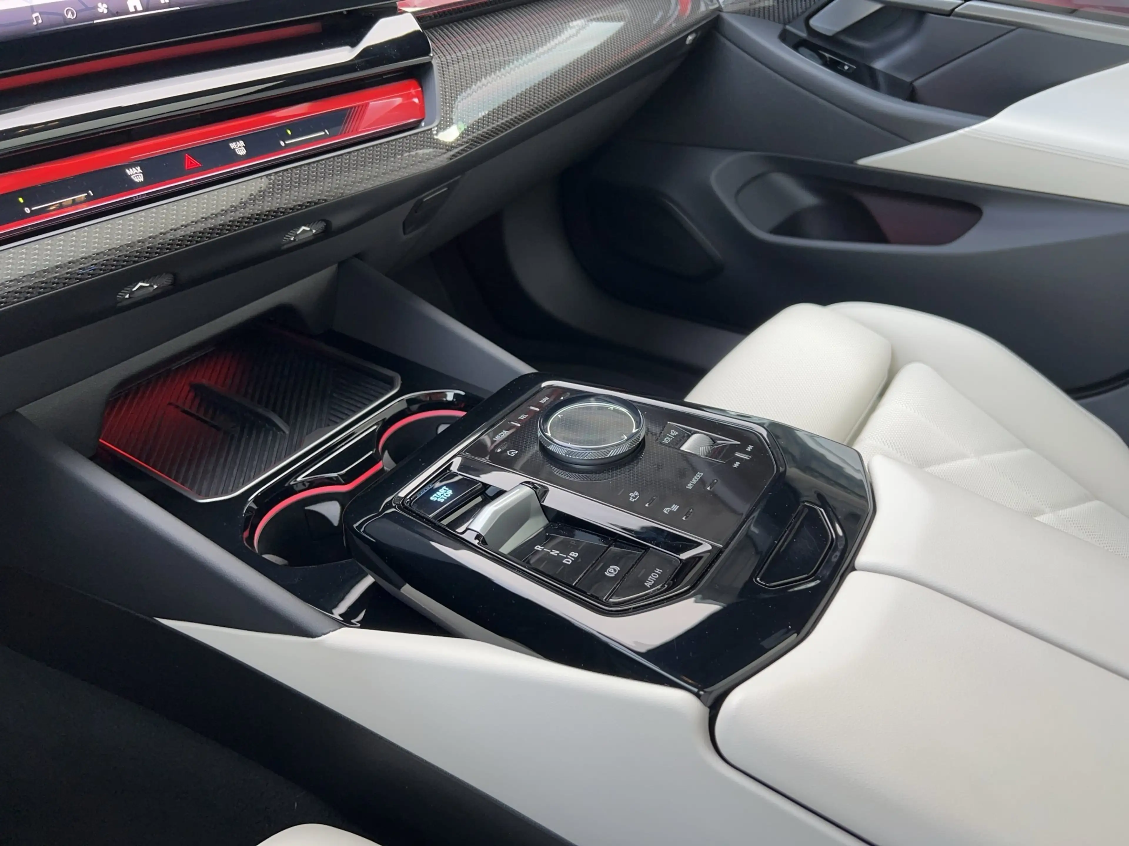 BMW i5 xDrive40 Touring M-Pro Carbon AUTOBAHNASSIST AHK — photo 9