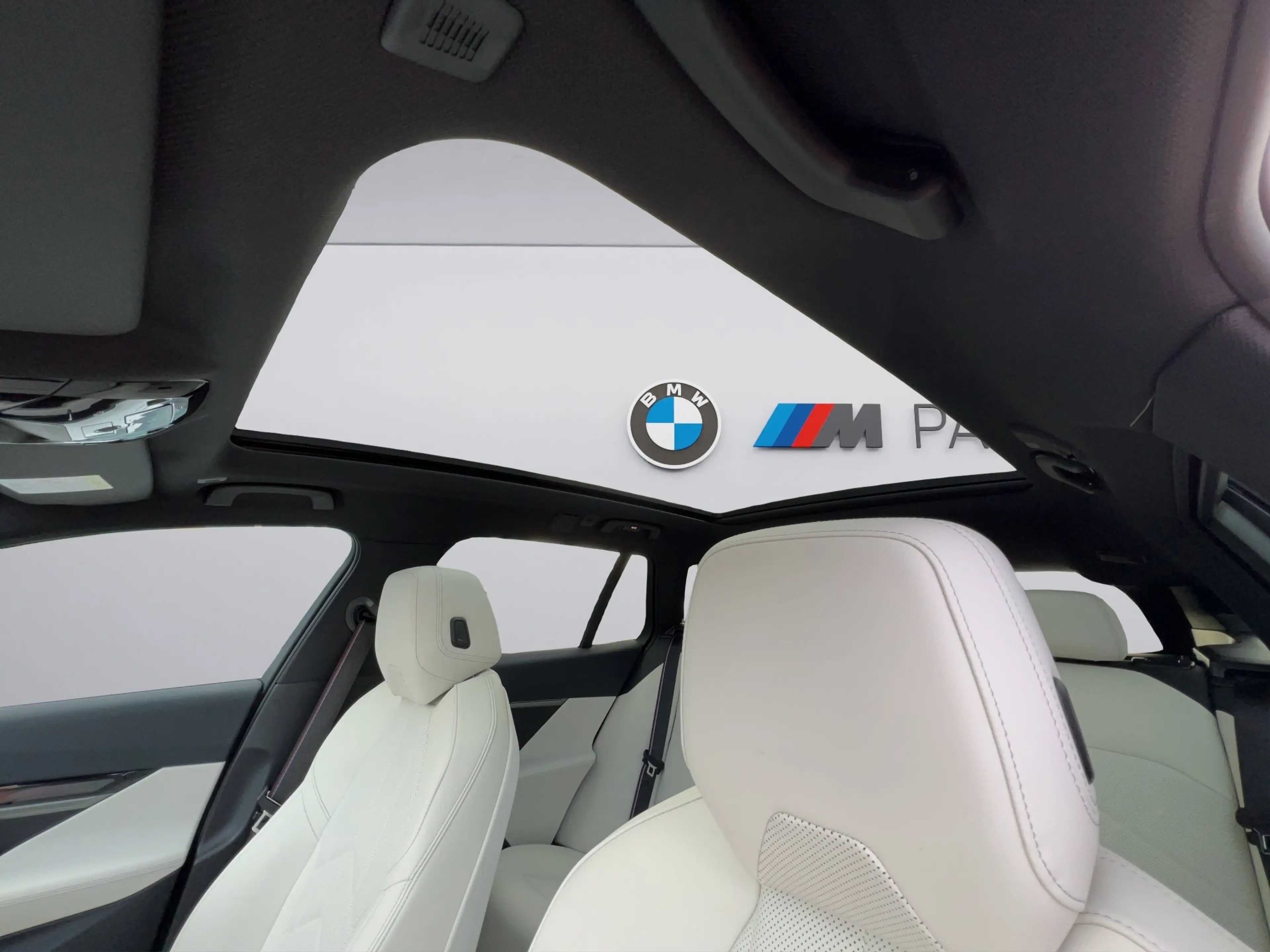 BMW i5 xDrive40 Touring M-Pro Carbon AUTOBAHNASSIST AHK — photo 15