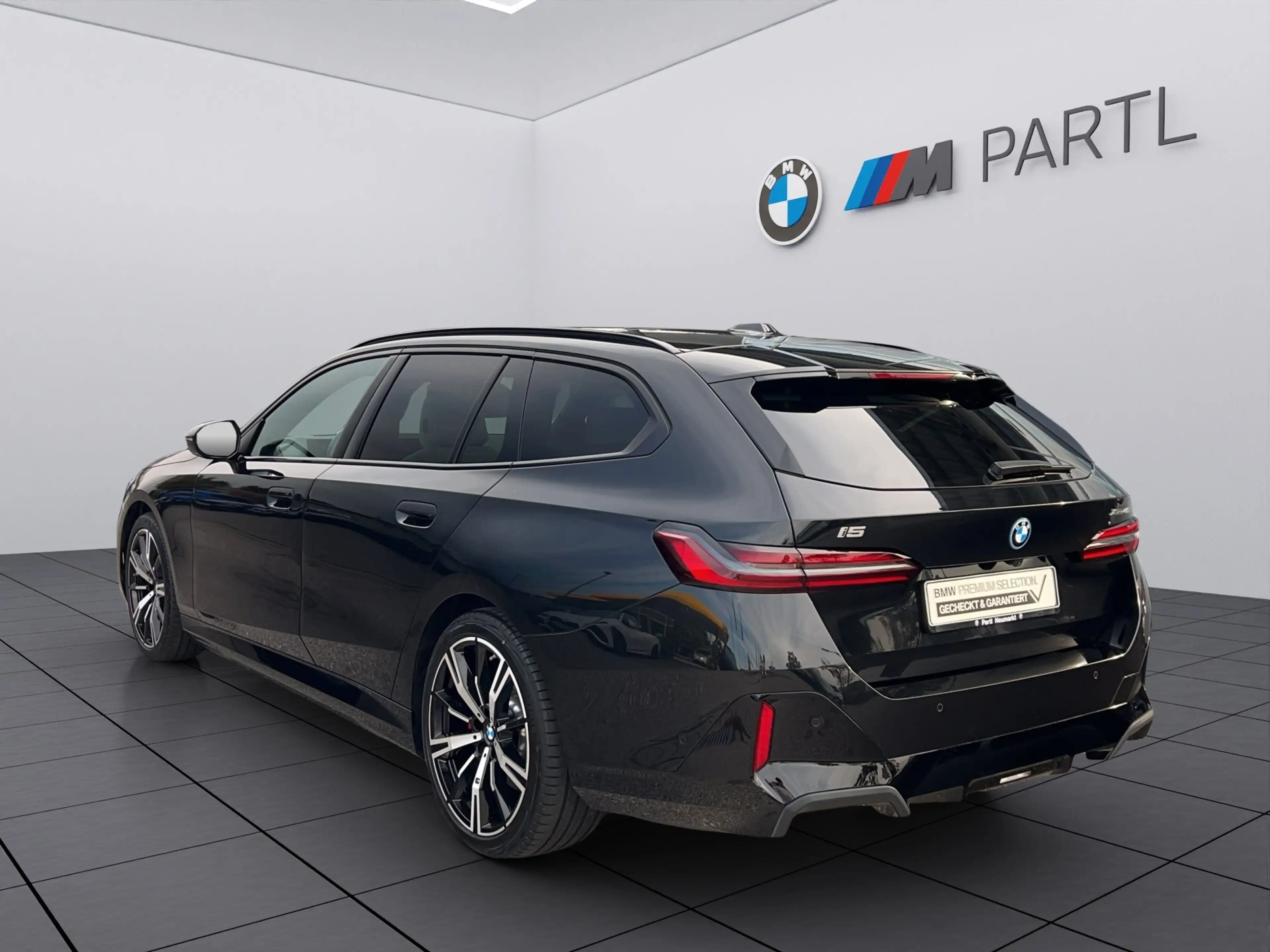 BMW i5 xDrive40 Touring M-Pro Carbon AUTOBAHNASSIST AHK — photo 3
