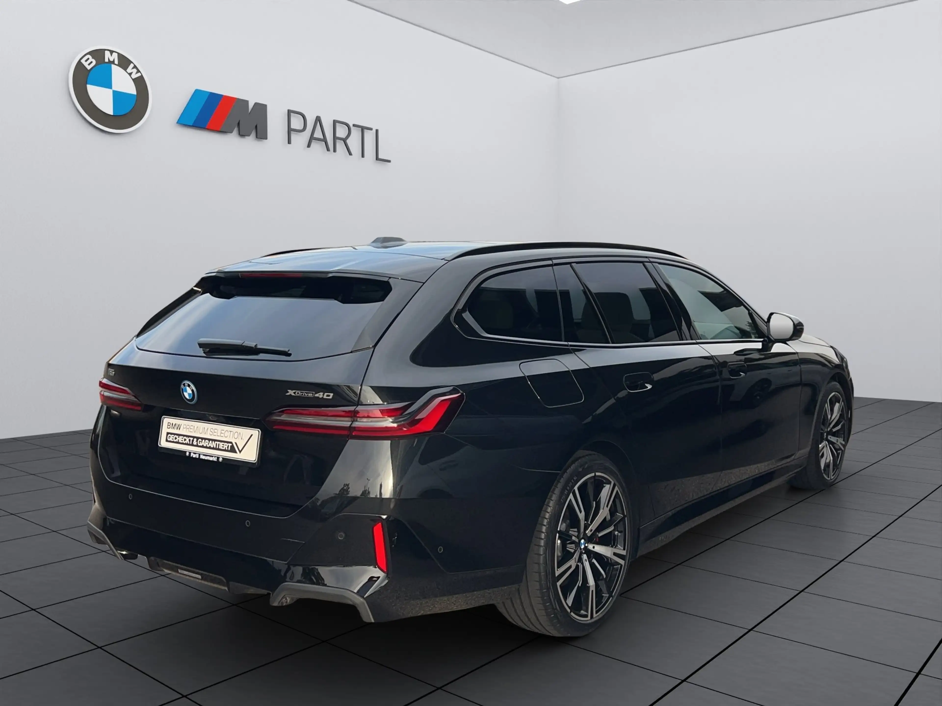 BMW i5 xDrive40 Touring M-Pro Carbon AUTOBAHNASSIST AHK — photo 4