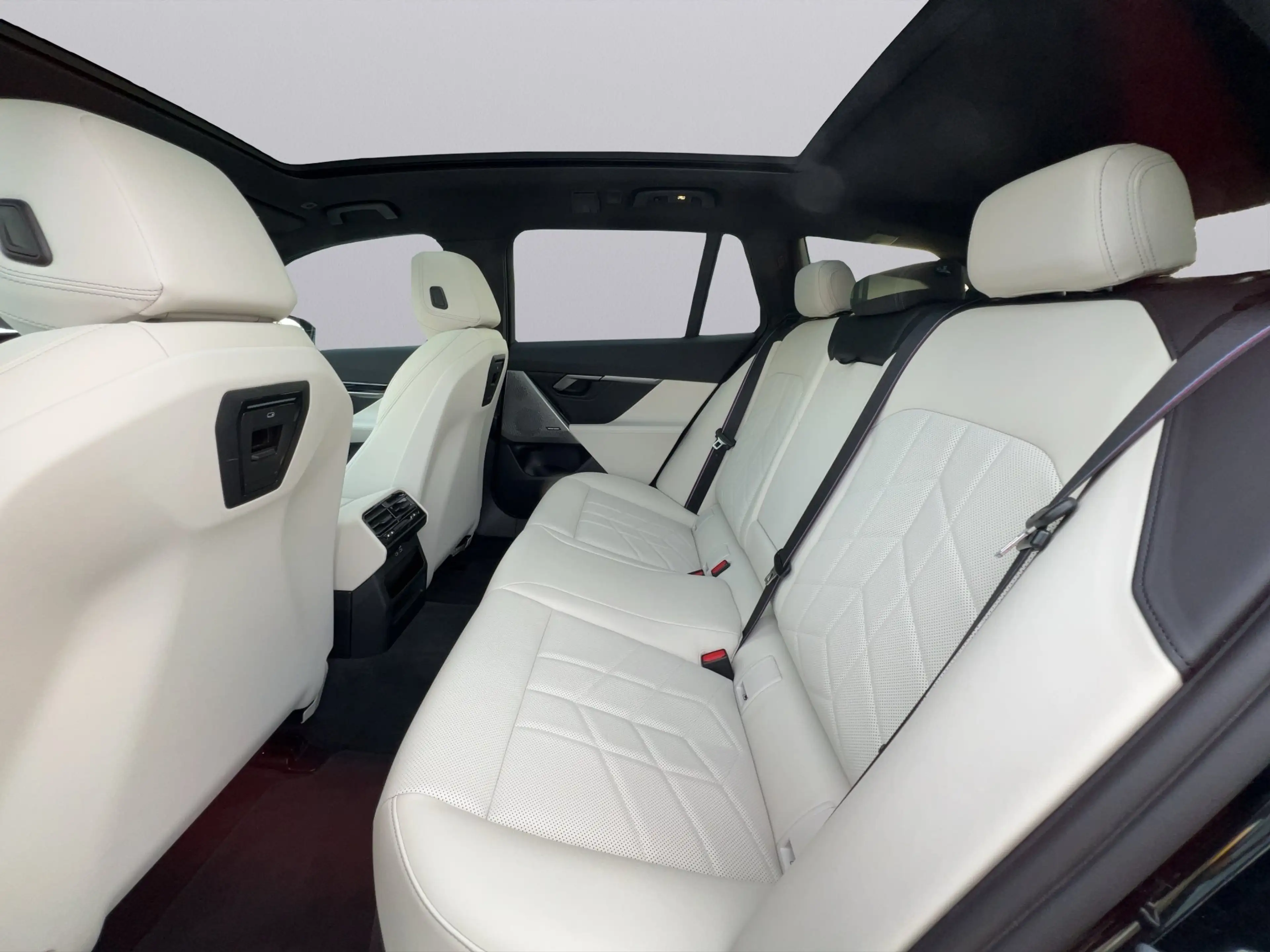 BMW i5 xDrive40 Touring M-Pro Carbon AUTOBAHNASSIST AHK — photo 7
