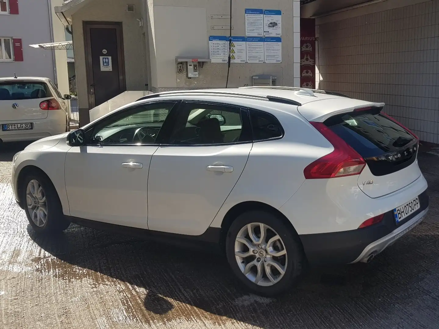 Volvo V40 Cross Country T4 AWD Geartronic Momentum Weiß - 2