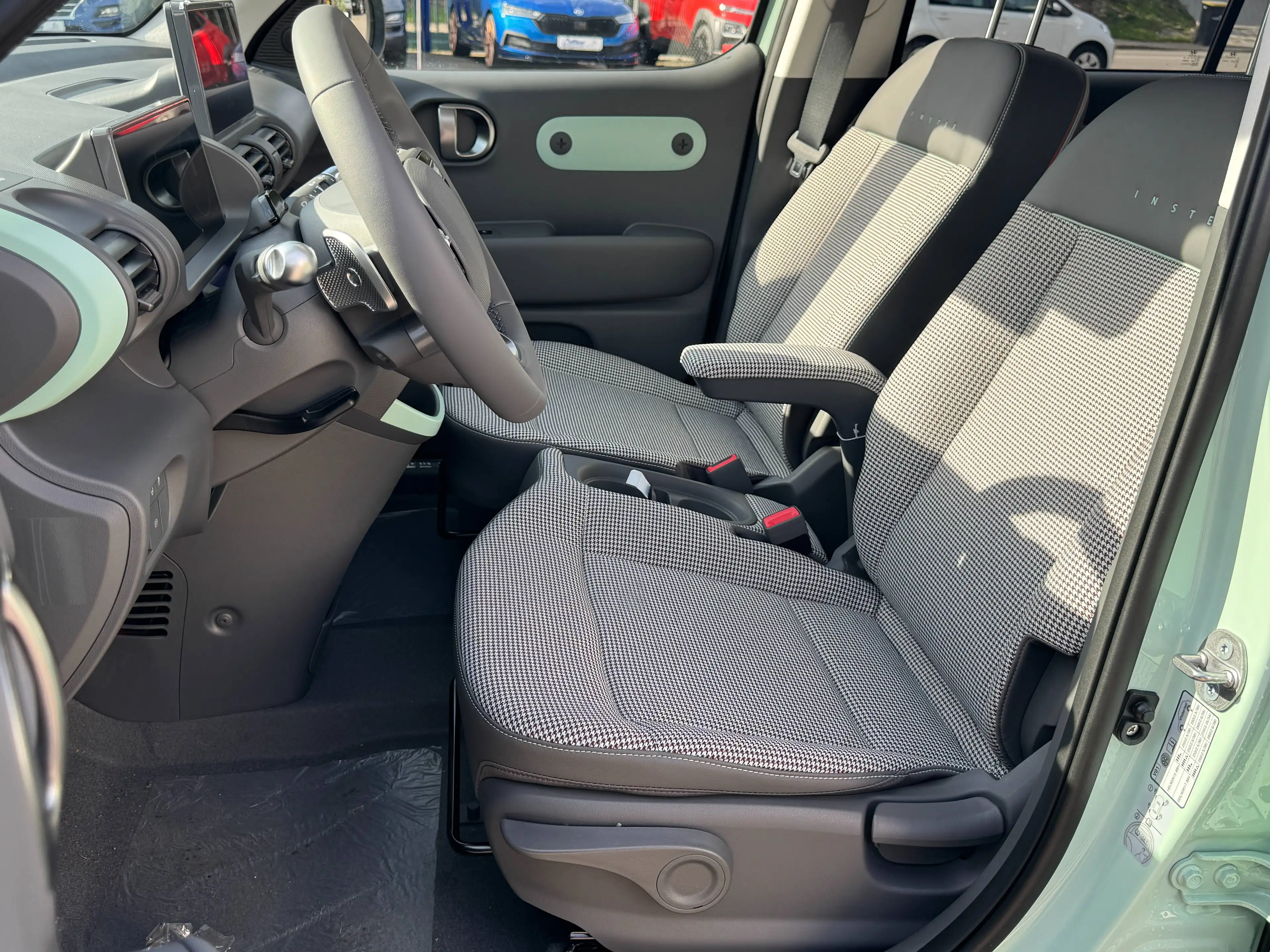 Hyundai Inster Lounge 49 kWh (115 PS) Elektro-Komfort-Paket — photo 11