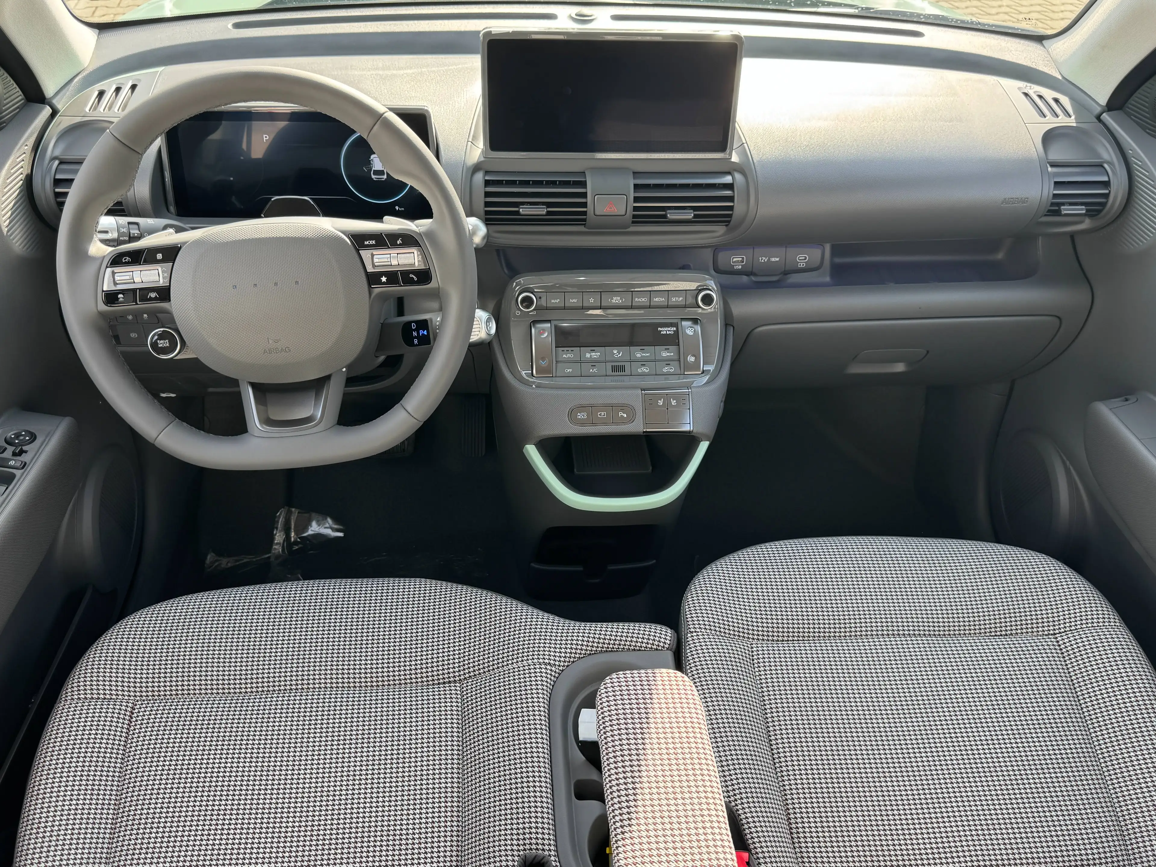 Hyundai Inster Lounge 49 kWh (115 PS) Elektro-Komfort-Paket — photo 12