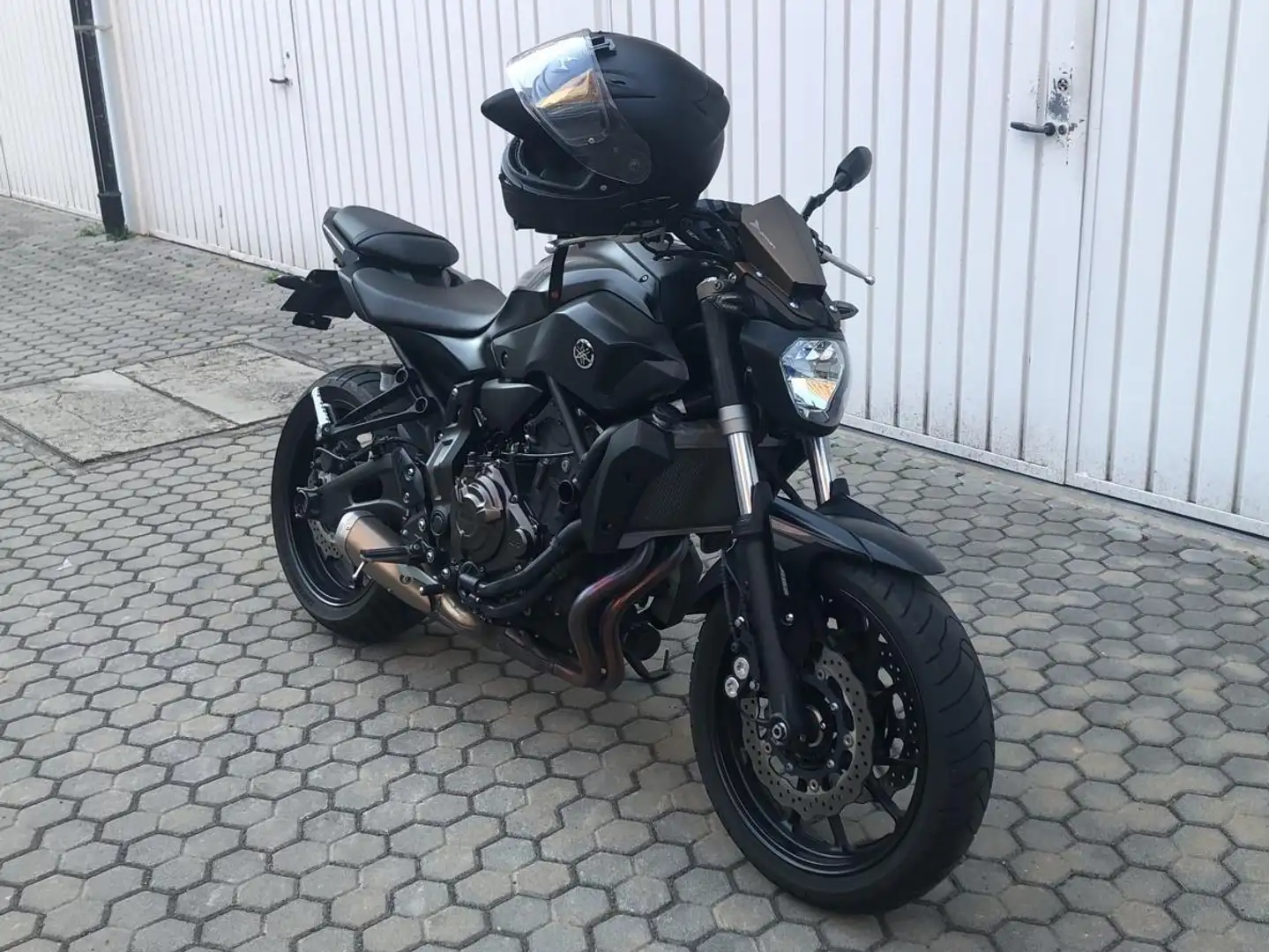 Yamaha MT-07 Nero - 1