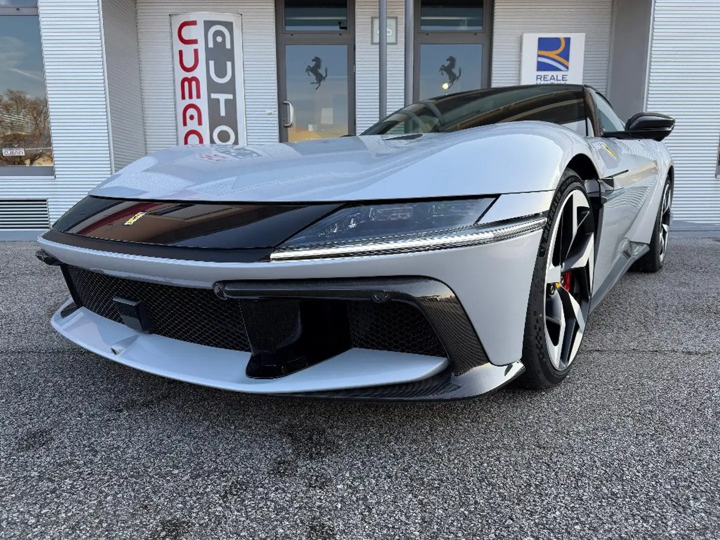 Ferrari 12 Cilindri 12 CILINDRI Weiß - 2