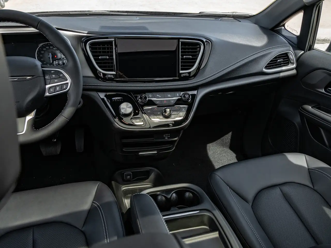 Chrysler Pacifica снимка Chrysler Pacifica