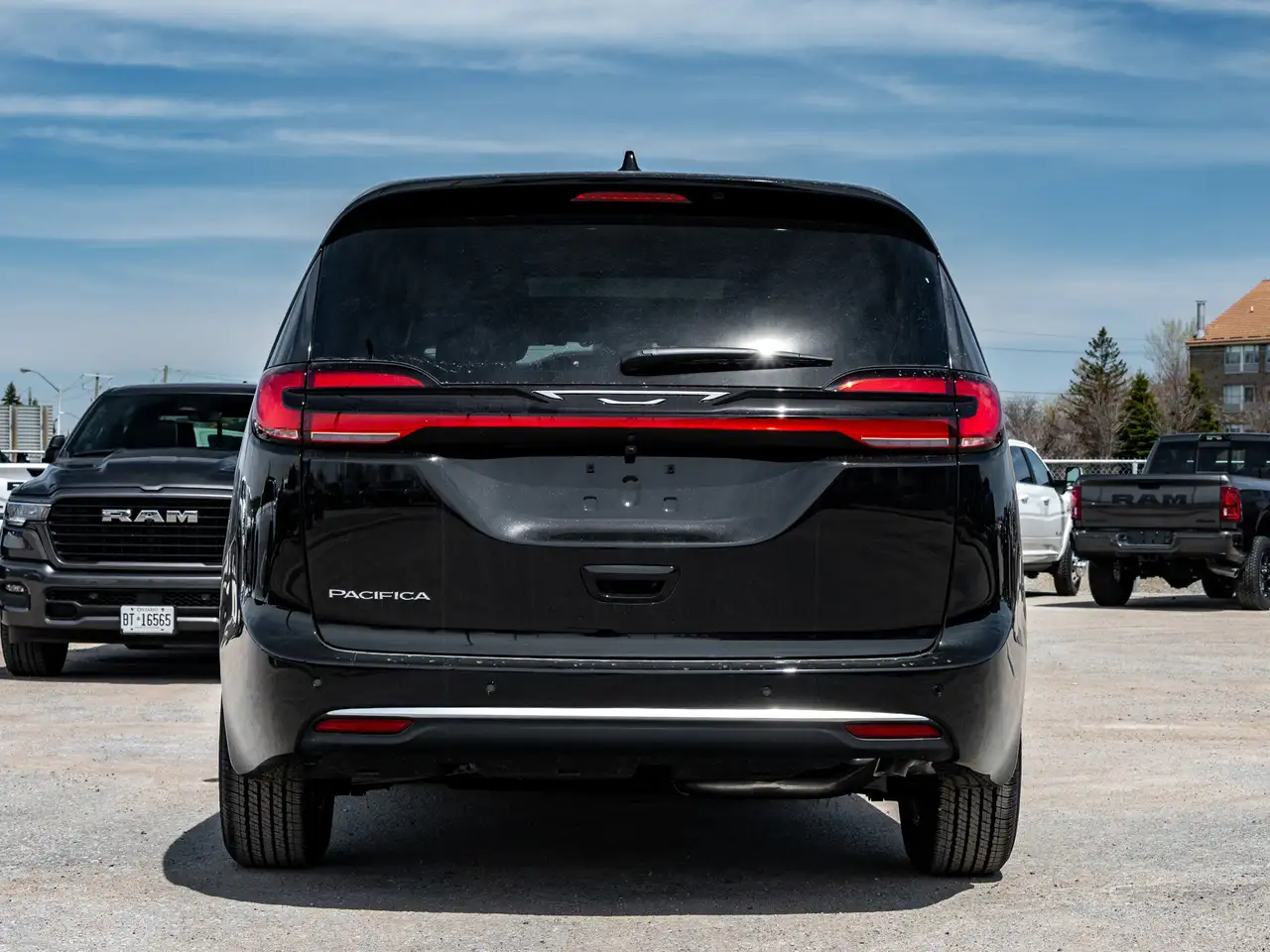 Chrysler Pacifica снимка Chrysler Pacifica