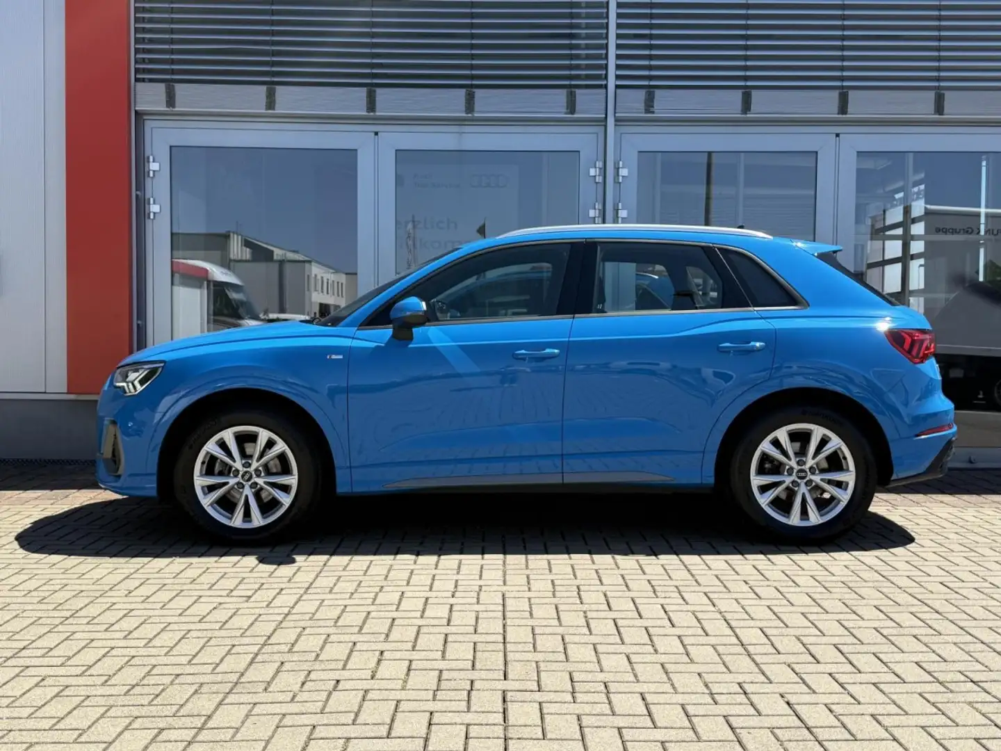 Audi Q3 35 TFSI S line MATRIX+AHK+KAMERA+VIRT+ALCANTA Blau - 2