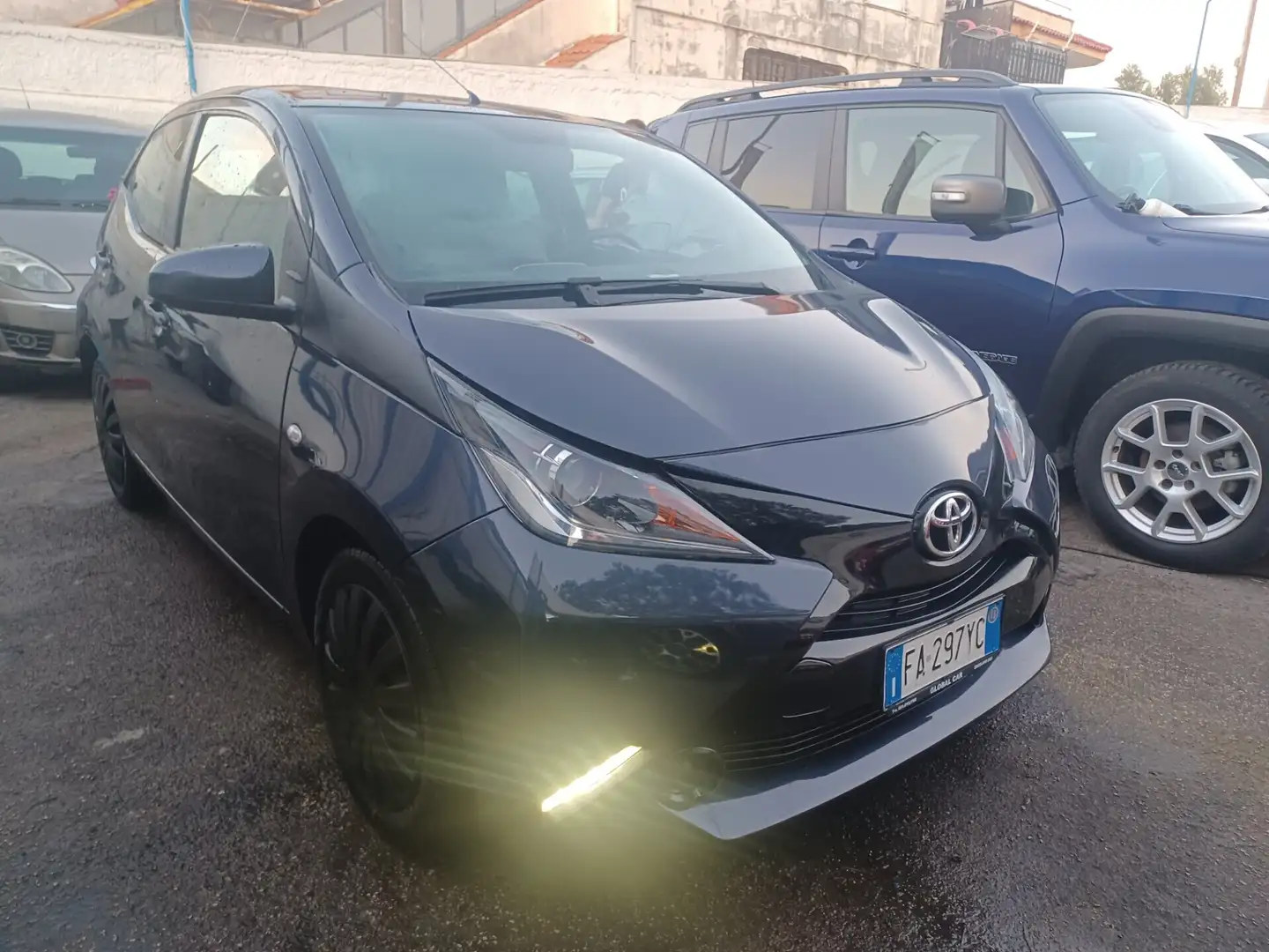 Toyota Aygo Aygo 1.0 VVT-i 69 CV 5 porte x-wave MMT Grigio - 2