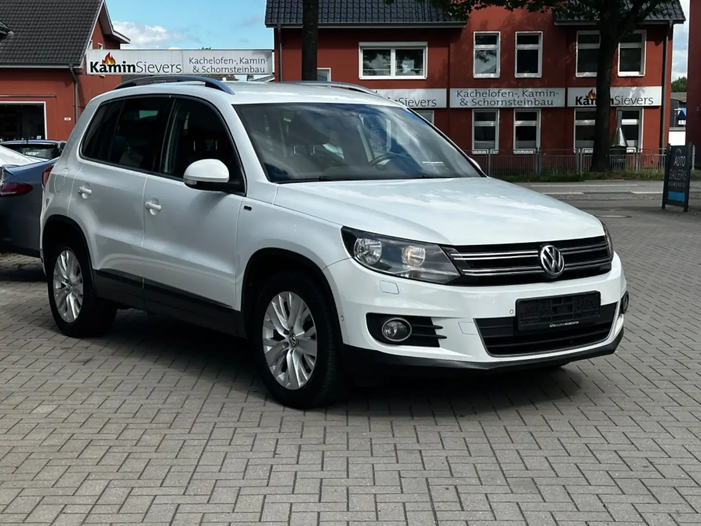 Volkswagen Tiguan Life°Klima°Tempo°SHZ°AHK°PDC°S-Heft Weiß - 2