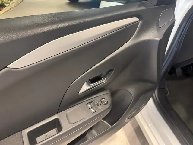 Opel Corsa view 9