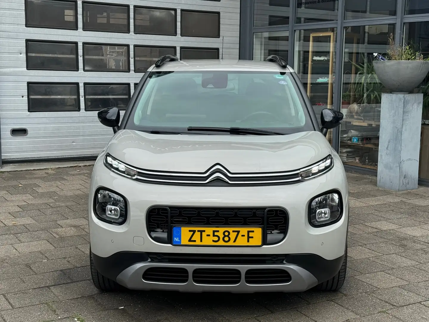 Citroen C3 Aircross 1.2 PureTech S&S Shine | Clima | Navi | Camera | A Grijs - 2