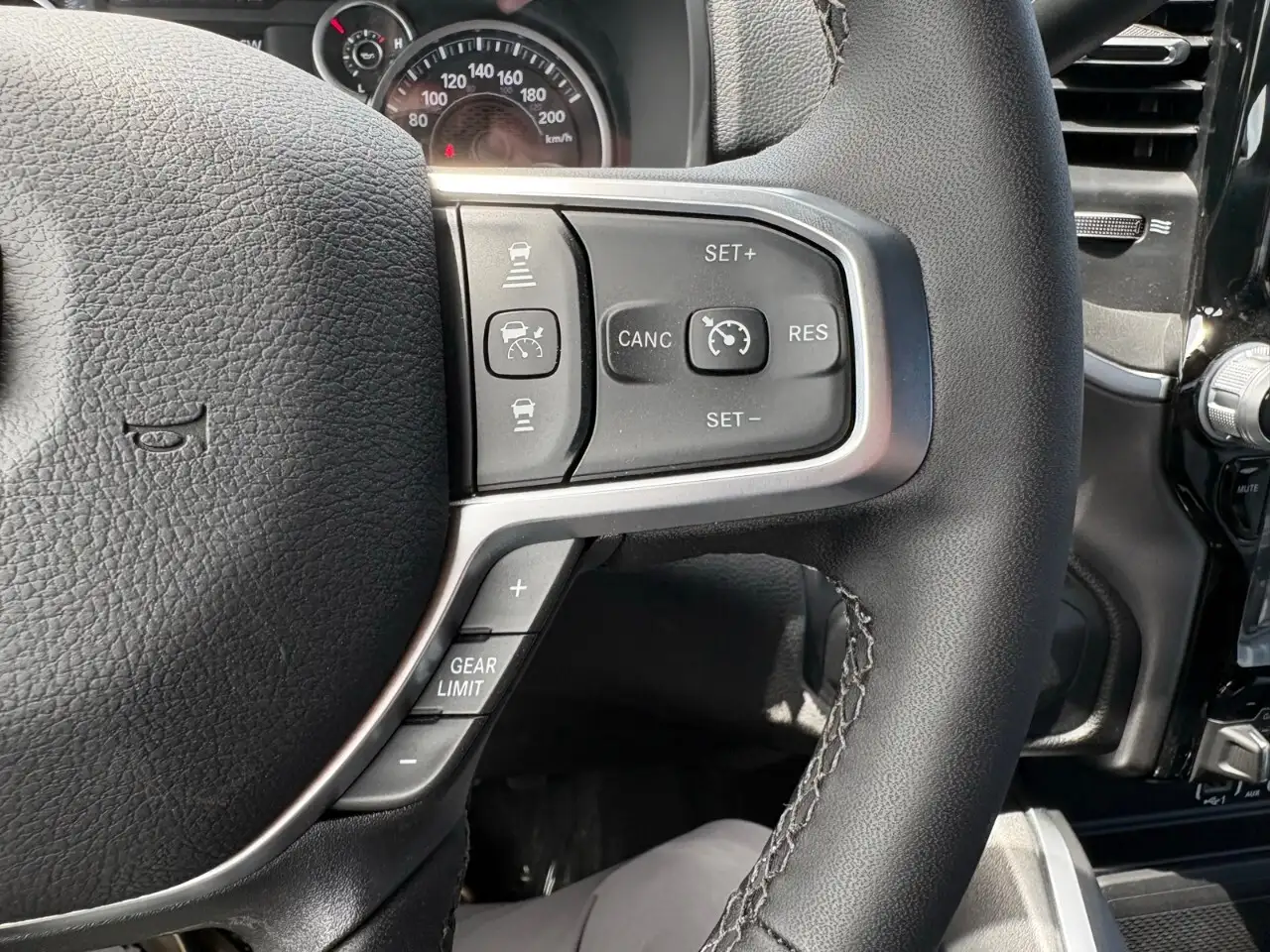 RAM 2500 снимка RAM 2500