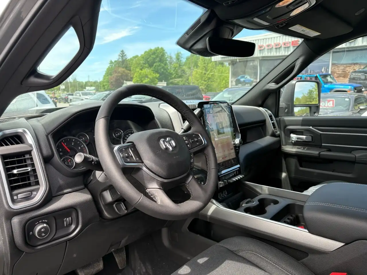 RAM 2500 снимка RAM 2500