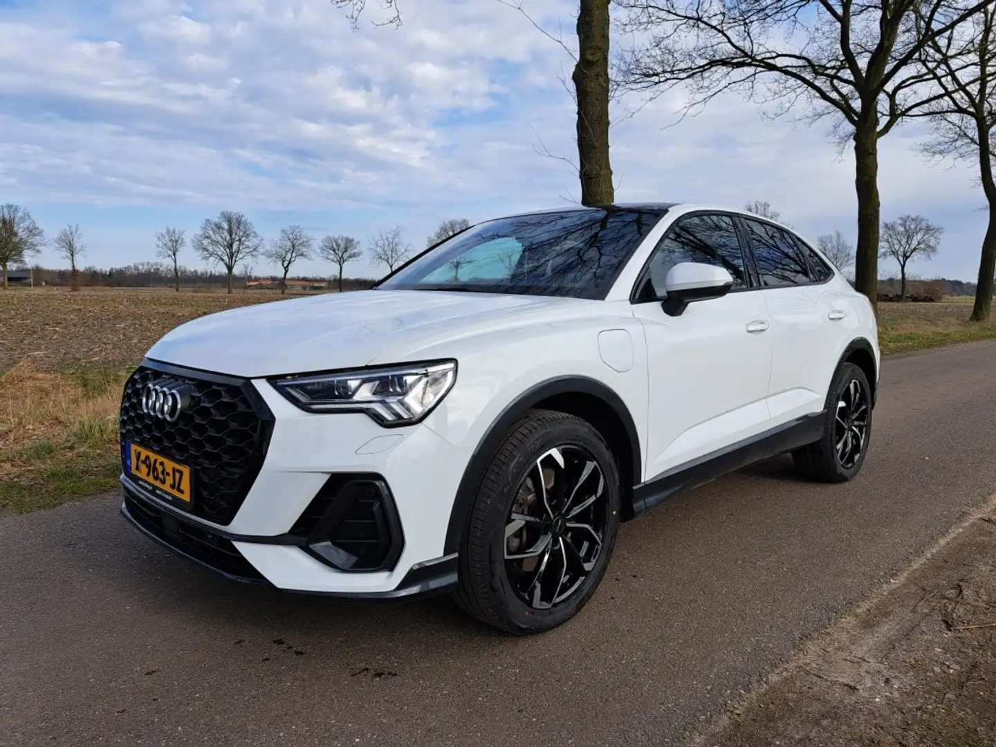 Audi Q3 Sportback 45 TFSI e S Edition | NAVI | PANORAMA | Wit - 1
