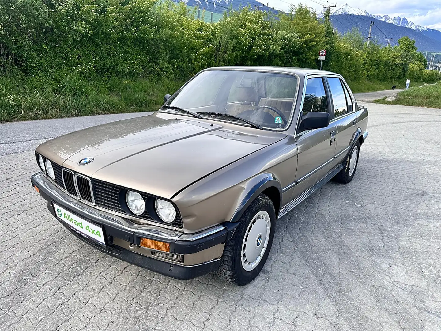 BMW 325 i 4WD Gold - 1
