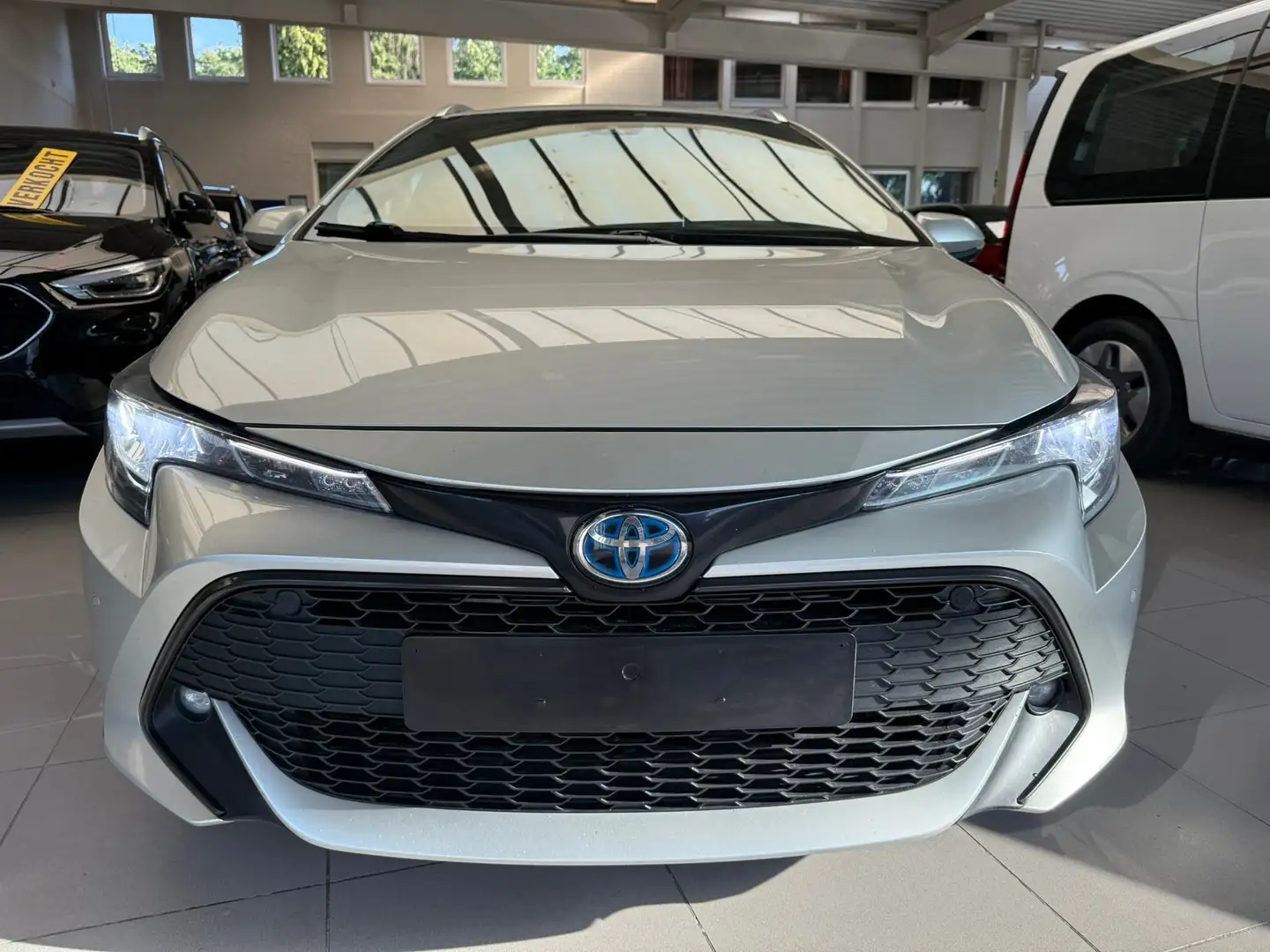 Toyota Corolla Touring Sports Hybrid 1.8 Dynamic e-CVT+GPS/CAMERA Zilver - 2