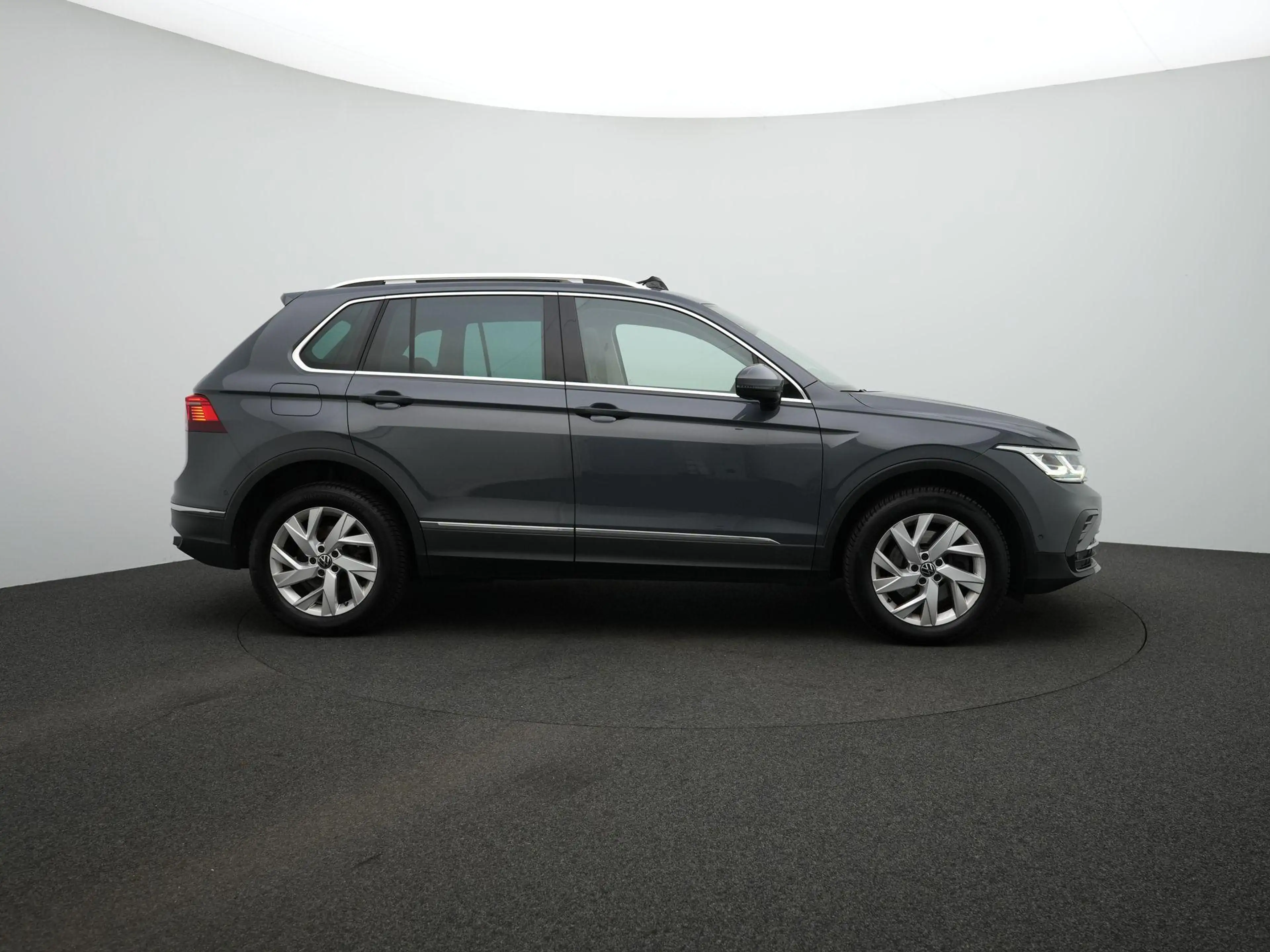 Volkswagen Tiguan 1.4 TSI 245pk eHybrid R-Line Business+ | Matrix LE — photo 4