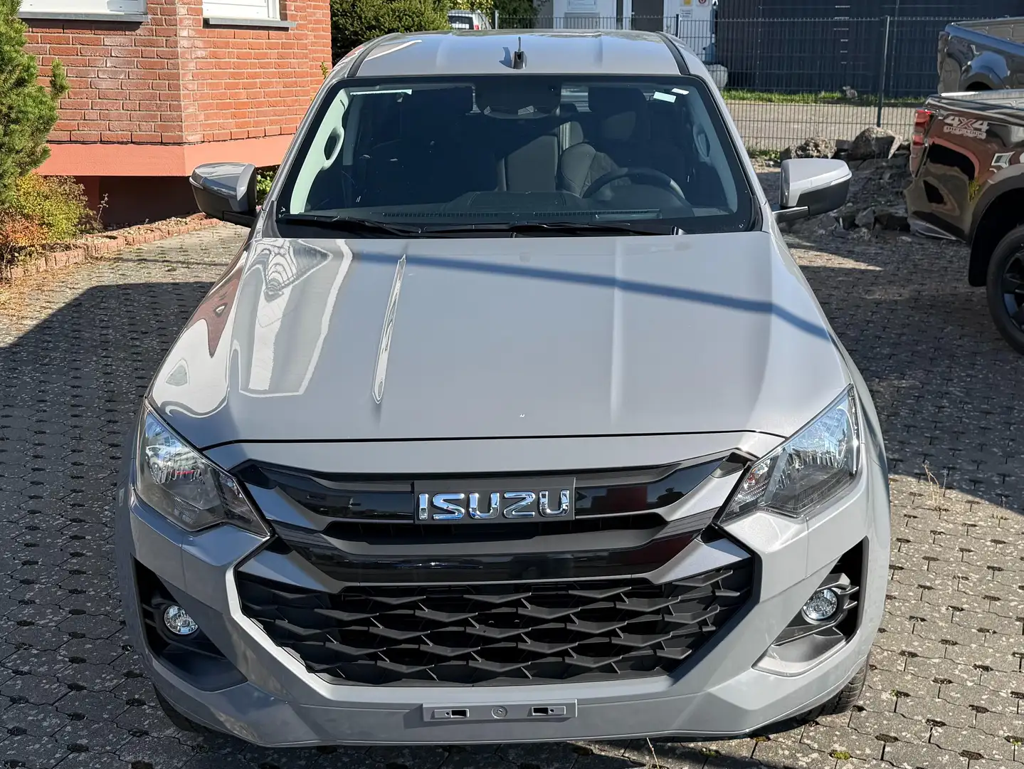 Isuzu D-Max D-MAX 1.9 Double Cab LS Grau - 2