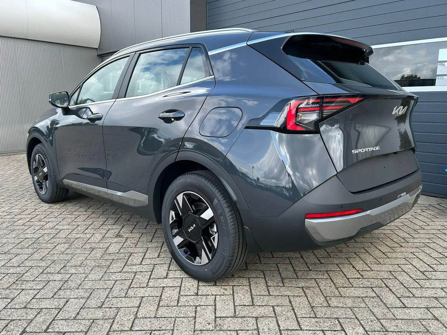 Kia Sportage Vision 1.6 T-GDi 150PS Automatik NEUES MODELL M... Grau - 2