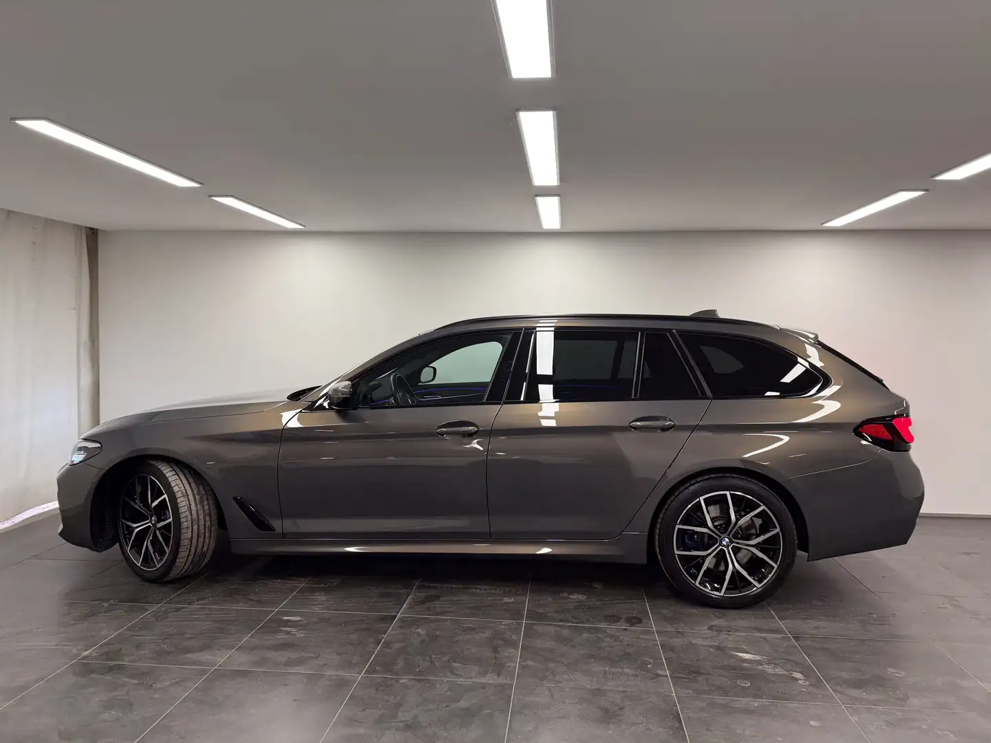 BMW 530 d Touring M Sportpaket Head-Up HK HiFi DAB Gri - 2