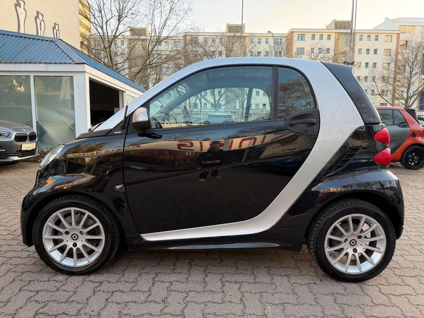 smart forTwo fortwo mhd softouch 52kW*PANO*KLIMA*SERVO*SHZ* Schwarz - 2