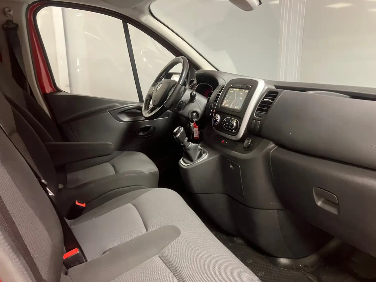 Renault Trafic Comfort T27 L1H1 1.6 dCi | Trekhaak | Betimmering Rood - 2