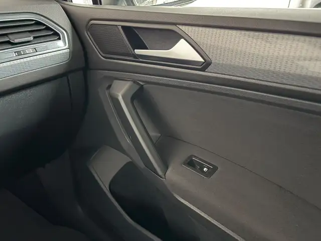 Volkswagen Tiguan view 19